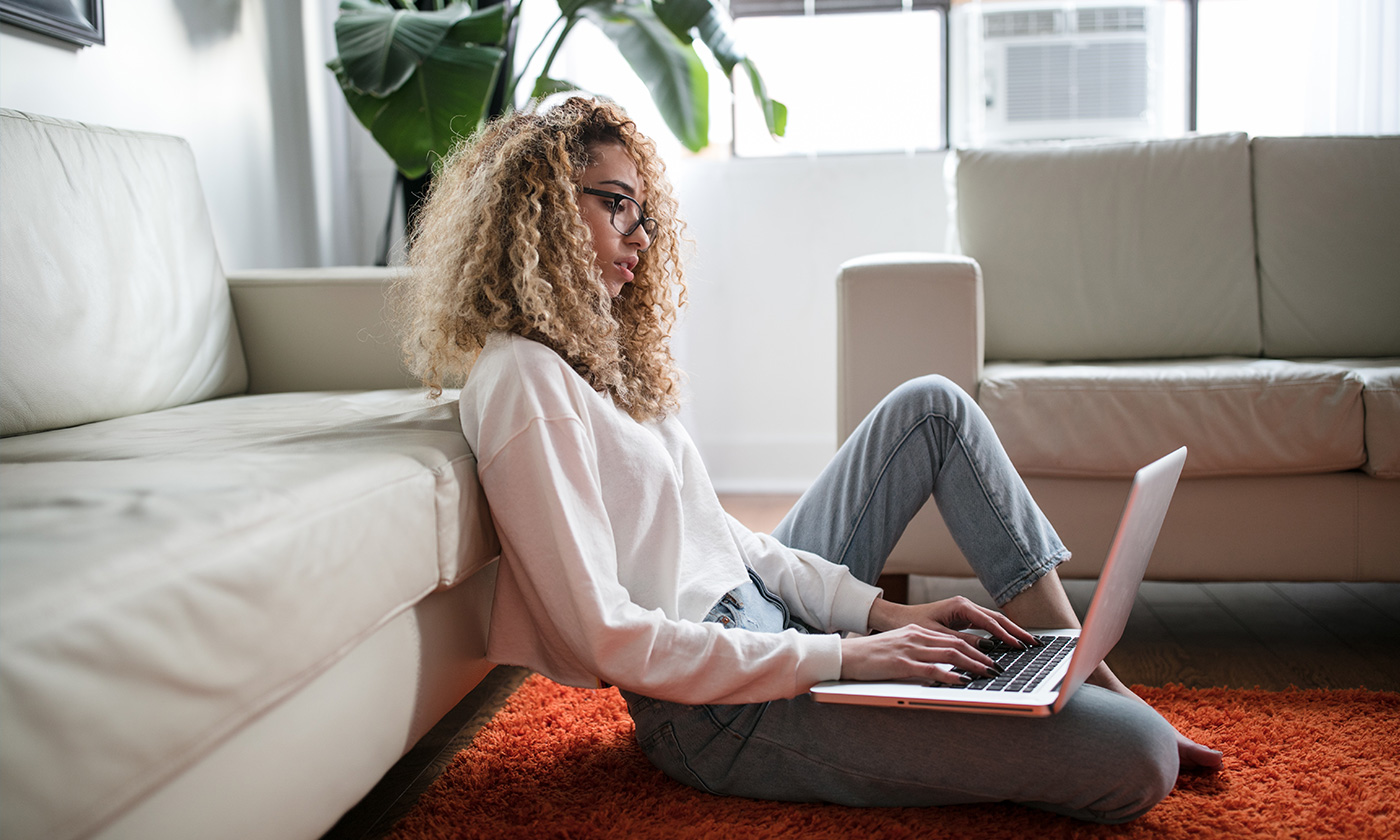 Comment nettoyer un écran d'ordinateur portable avec des produits ménagers.